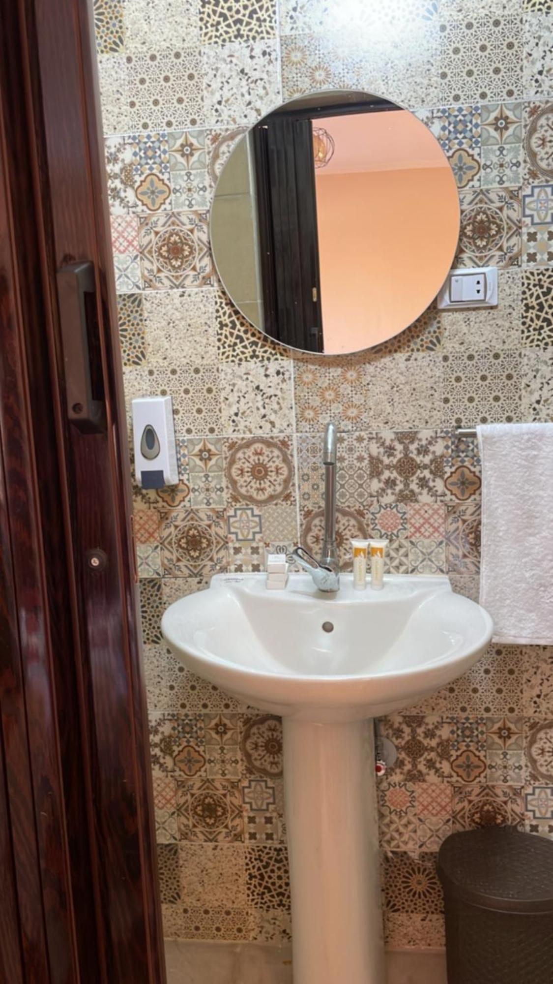Sami Holiday Inn - Pyramids View Rooftop Al Kawm al Akhdar Εξωτερικό φωτογραφία